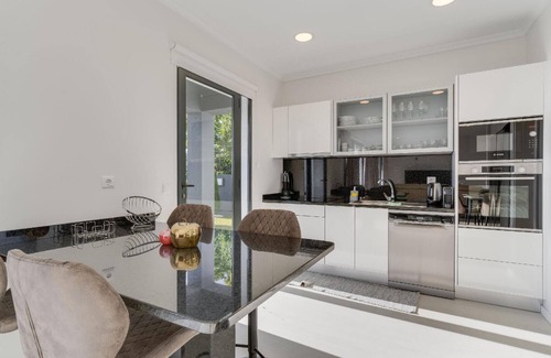 Prazeres House | Holiday villa "Coco Tangalla"