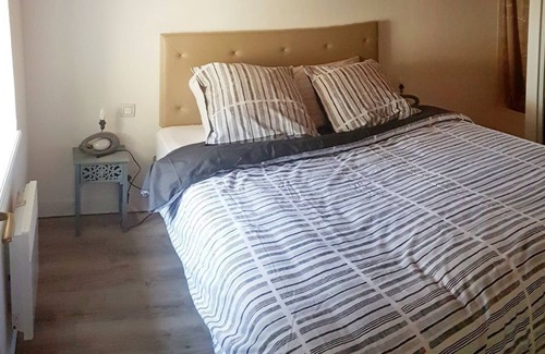 Plounevez-Lochrist House | Holidays between sea and spa in a charming house by the coast