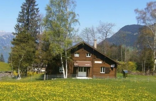 Buerglen Ski Chalet | Holidays in the green on the left