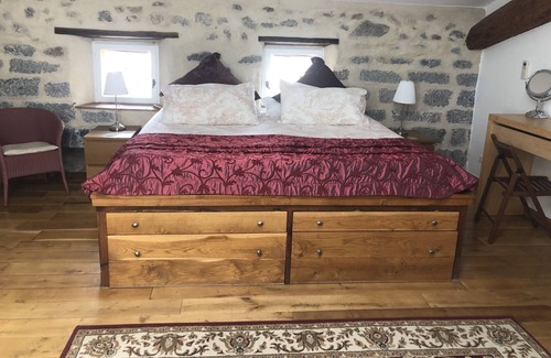 Lagrasse Apartment | Holidays in Lagrasse. Stunning medieval apartment set in walled garden with pool
