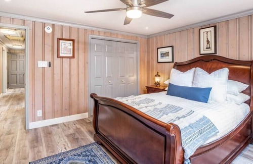 Holladay Apartment | Holladay Great Location w/Guitar