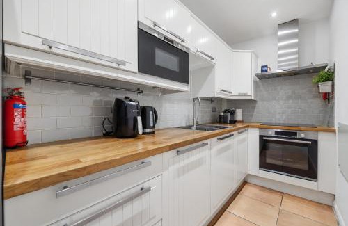 Holland Park Apartment | Holland Park Flat, 2Bed 2Bath, Breakfast, LGF