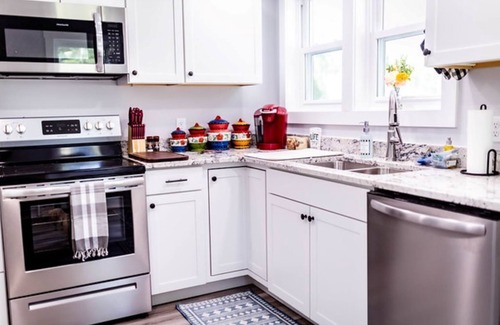 Smithsburg House | Hollow Hideaway is just the place if you looking to get away and relax.