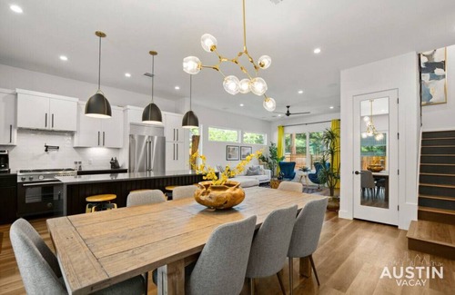 East Cesar Chavez Apartment | Holly #A xxxxxxxxxxx