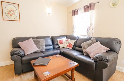Alford House | Holly Cottage
