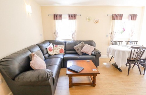 Alford House | Holly Cottage