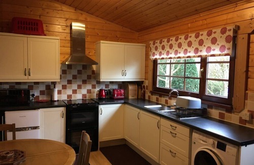 Heacham Cabin | Holly Lodge, Cedar Springs, Heacham. 5 Mins Walk to Beach