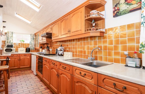 Briston Cottage | HOLLYHEDGE COTTAGE, pet friendly, with open fire in Briston