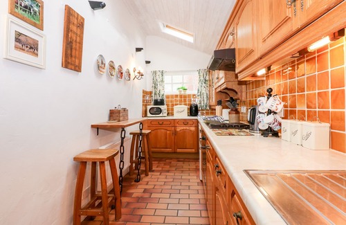 Briston Cottage | HOLLYHEDGE COTTAGE, pet friendly, with open fire in Briston