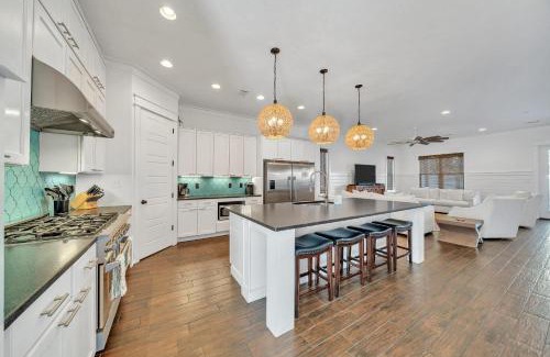 Frangista Beach House | Hollywood & Divine