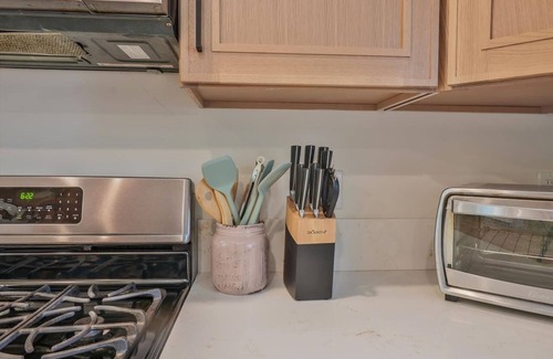 Valley Glen House | Hollywood Dream Fully Remodeled Pool & Jacuzzi Home