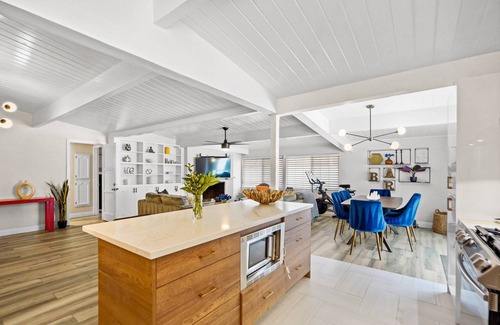 Valley Glen House | Hollywood Flash Sale Now 25% Off