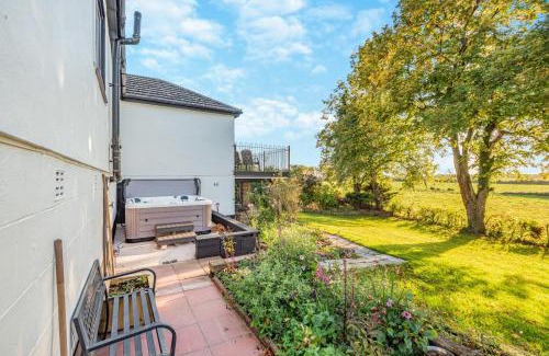 Carlisle House | Holme View Cottage