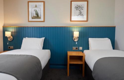Wakefield Hotel | Holmfield Arms by Greene King Inns