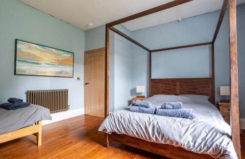 Hoylandswaine House | Holmfield House