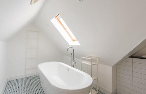 Deal House | Holmwood by Keepers Cottages