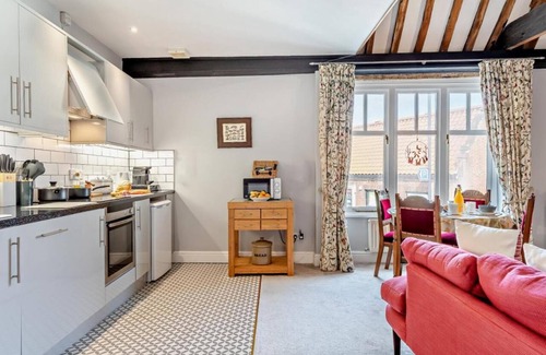 Holt Apartment | Holt Norfolk Spacious Town Centre Apartment - Norfolk Coast Short Drive