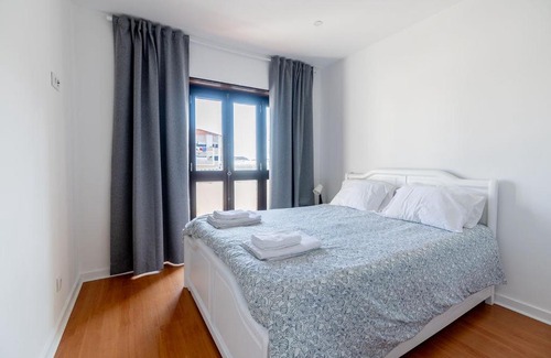 Praia de Santa Cruz Apartment | Holy Escape