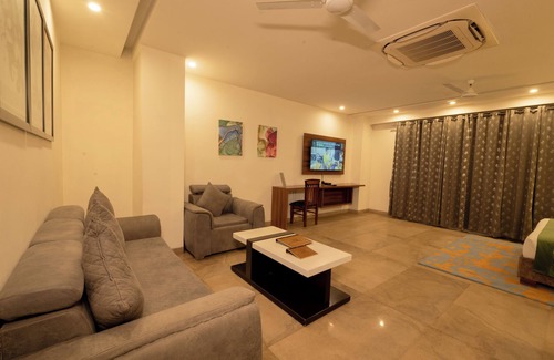Rishikesh Hotel | HOLYWATER Hotel by Ganga Kinare (150 mts from Ganga Ghat)