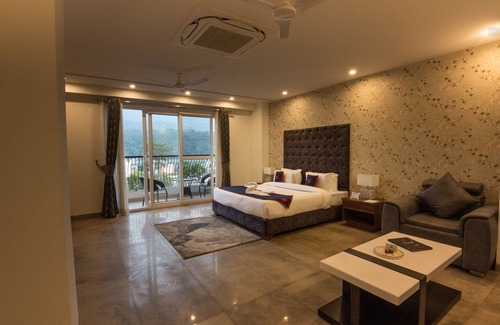 Rishikesh Hotel | HOLYWATER Hotel by Ganga Kinare (150 mts from Ganga Ghat)
