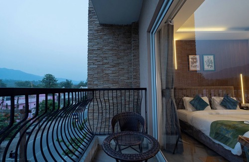 Rishikesh Hotel | HOLYWATER Hotel by Ganga Kinare (150 mts from Ganga Ghat)