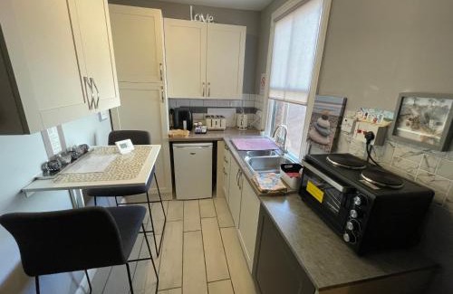 Treffynnon Apartment | Holywell Apartment - Luxury One Bedroom Apartment