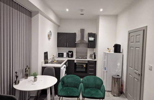 Brierley Hill Apartment | Home Away From Home1