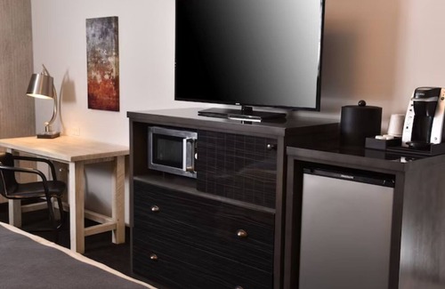 Broken Arrow Hotel | Home Away from Home: Enjoy Genuine Hospitality in Tulsa | 3 Units
