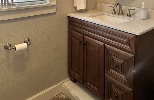 Sweeny House | Home away from home! 3 bedroom, 2 bathroom home with beautiful backyard!