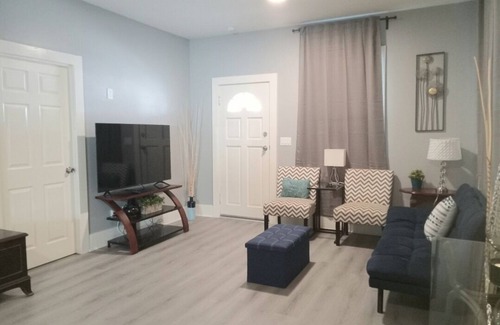 Mojave House | Home away from home in Mojave With parking space in the driveway