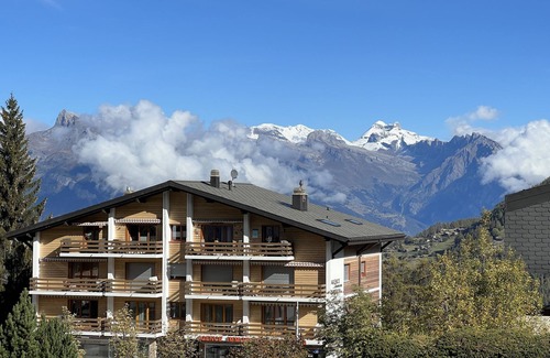 Riddes Apartment | Home away from home La Tzoumaz 4 Vallees, 150m from ski lift, ski to door.