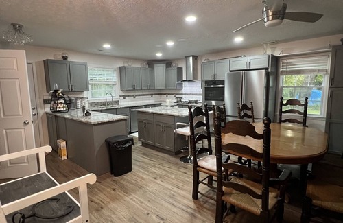 Conway House | Home away from home. Relaxing and welcoming stay. 20min from Myrtle Beach.