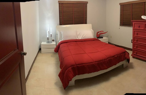 Hialeah Cottage | Home away from home!