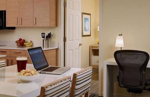 Schaumburg Apartment | Home Away from Home! Budget-friendly Accommodation! Pets Allowed, Pool, Parking
