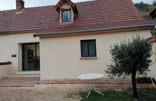 Sainte-Genevieve-les-Gasny House | Homerez - House near Monet's gardens.