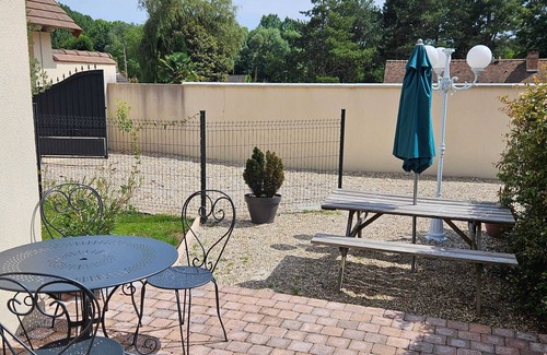 Sainte-Genevieve-les-Gasny House | Homerez - House near Monet's gardens.