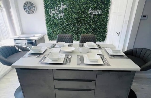 Bilston House | Home from Home-Family&Contractor Friendly-Sleeps 7
