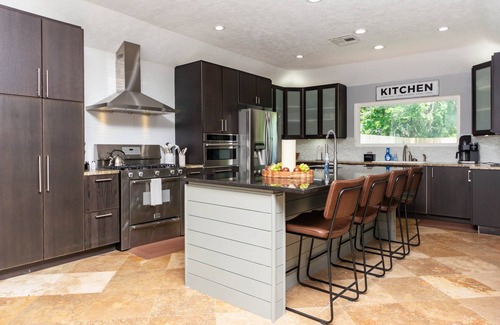 League City House | Home in League City, TX with firepit & grill