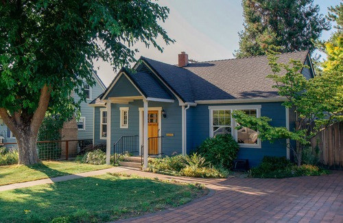Medford House | Home in Medford, sleeps 8, 10-min to most places