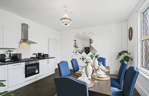 Leeds House | Home in Woodhouse, Leeds | Free Parking|Free WiFi