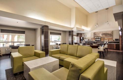 Regina Apartment | Home Inn & Suites Regina East