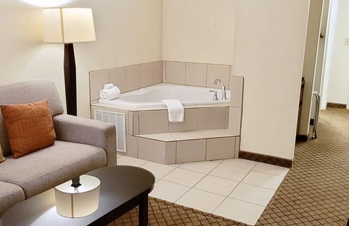 Montgomery Hotel | Home Inn & Suites