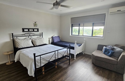 Merrylands House | Home is where the heart is. Spacious 5 bedroom 2 storey home ...