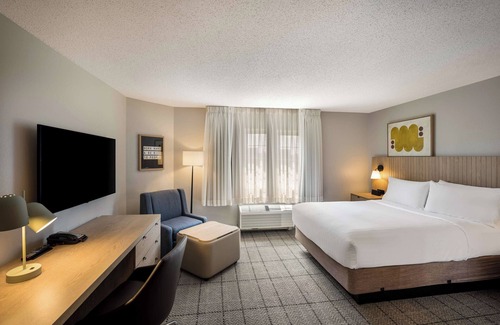 Exchange Place North Hotel | Home-Like Atmosphere! Unit with Full Kitchen, On-site Parking, Pets Allowed!