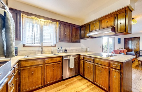 Albany House | Home near downtown with two living areas, patio, grill, streaming, & AC