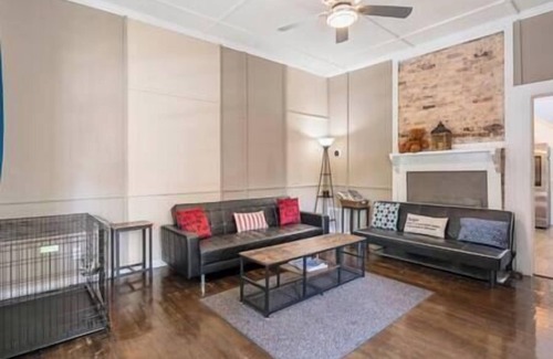 Cabbagetown Apartment | Home Office, Free Wi-fi, Parking, 6 beds, Beltline