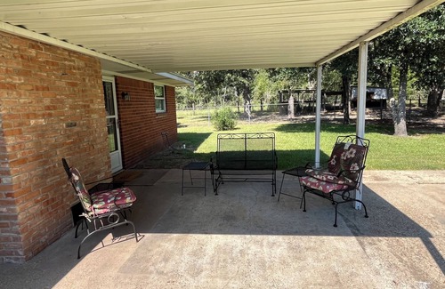 Wellborn House | Home on 6 acres in College Station, TX. Perfect for multiple families.