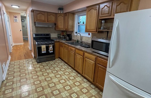 Skokie House | Home Sweet Home nSpacious 4bed house with WiFi & Parking in fantastic Skokie