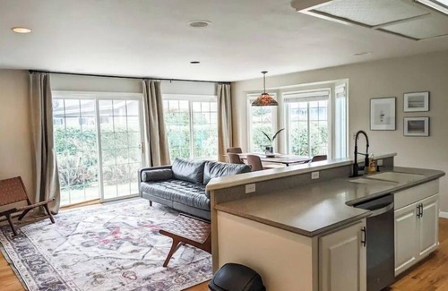 Brookings House | Home w/Beach Access & King Bed