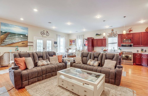 Ventnor City House | Home w/Deck: 2 Blocks to Ventnor City Beach!